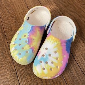 Kids Crocs, brand new, Tie-Dye Graphic (Little kid size 12)